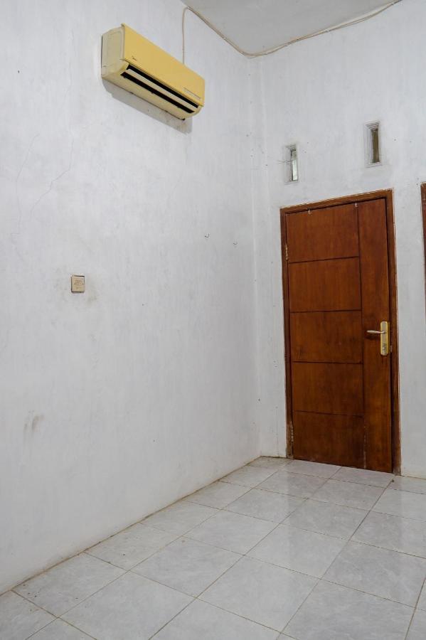 Oyo 93161 Nurul Hikmah Homestay Syariah & Sport Center Sedati Exterior photo